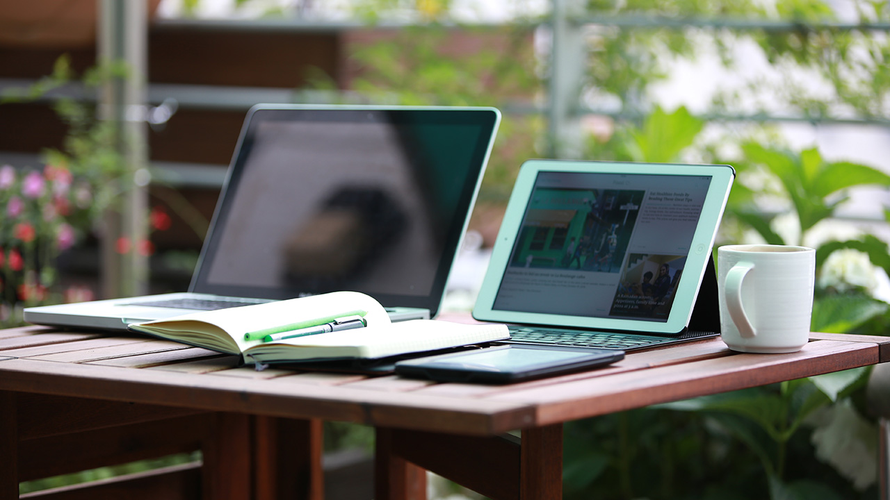 pixabay jeonghwaryu0 Laptop Macbook Tisch Tablet
