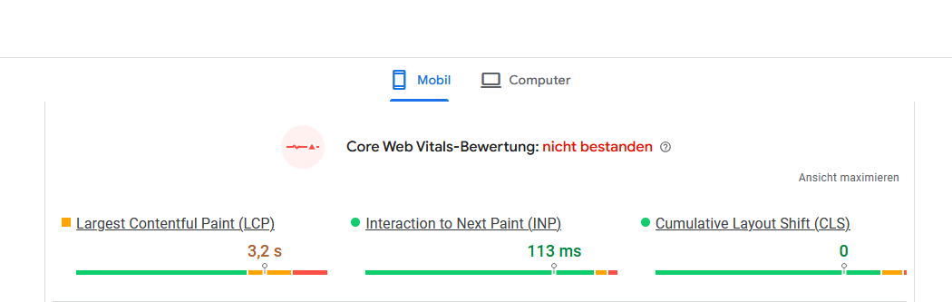 Screenshot aus Google PageSpeed Insights für die mobile Ansicht. Die Core Web Vitals-Bewertung wird als nicht bestanden angezeigt. Largest Contentful Paint (LCP) liegt bei 3,2 Sekunden, während Interaction to Next Paint (INP) mit 113 Millisekunden und Cumulative Layout Shift (CLS) mit 0 im grünen Bereich liegen.